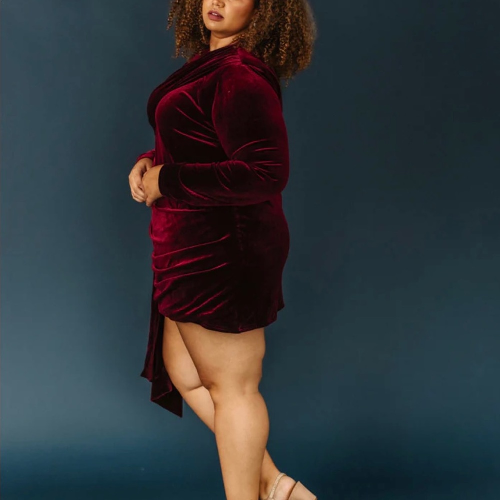 Long sleeved - Burgundy Velvet Jessa Kae Noor evening/cocktail dress